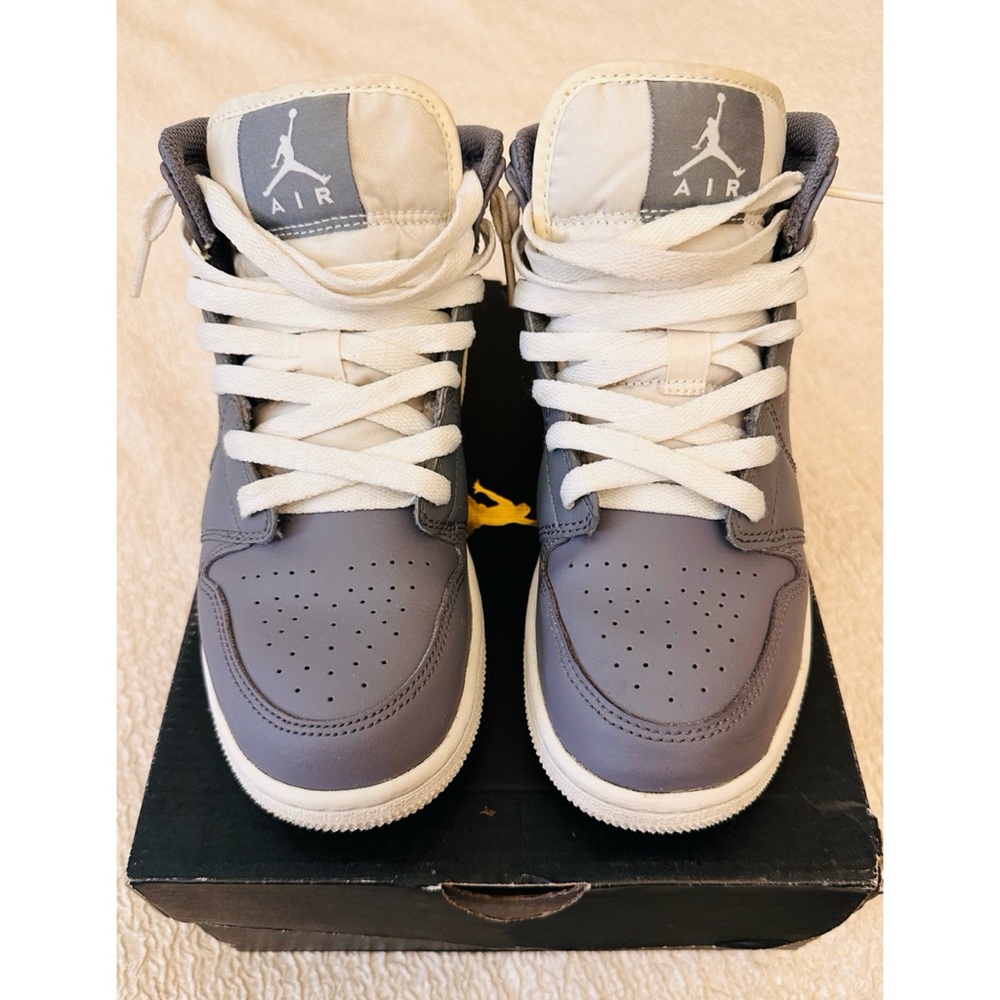 Retro Nike Air Jordan Sneakers 1 Mid BG Cool Grey 2017 Size 4.5 Youth / 6 Women - Picture 8 of 13